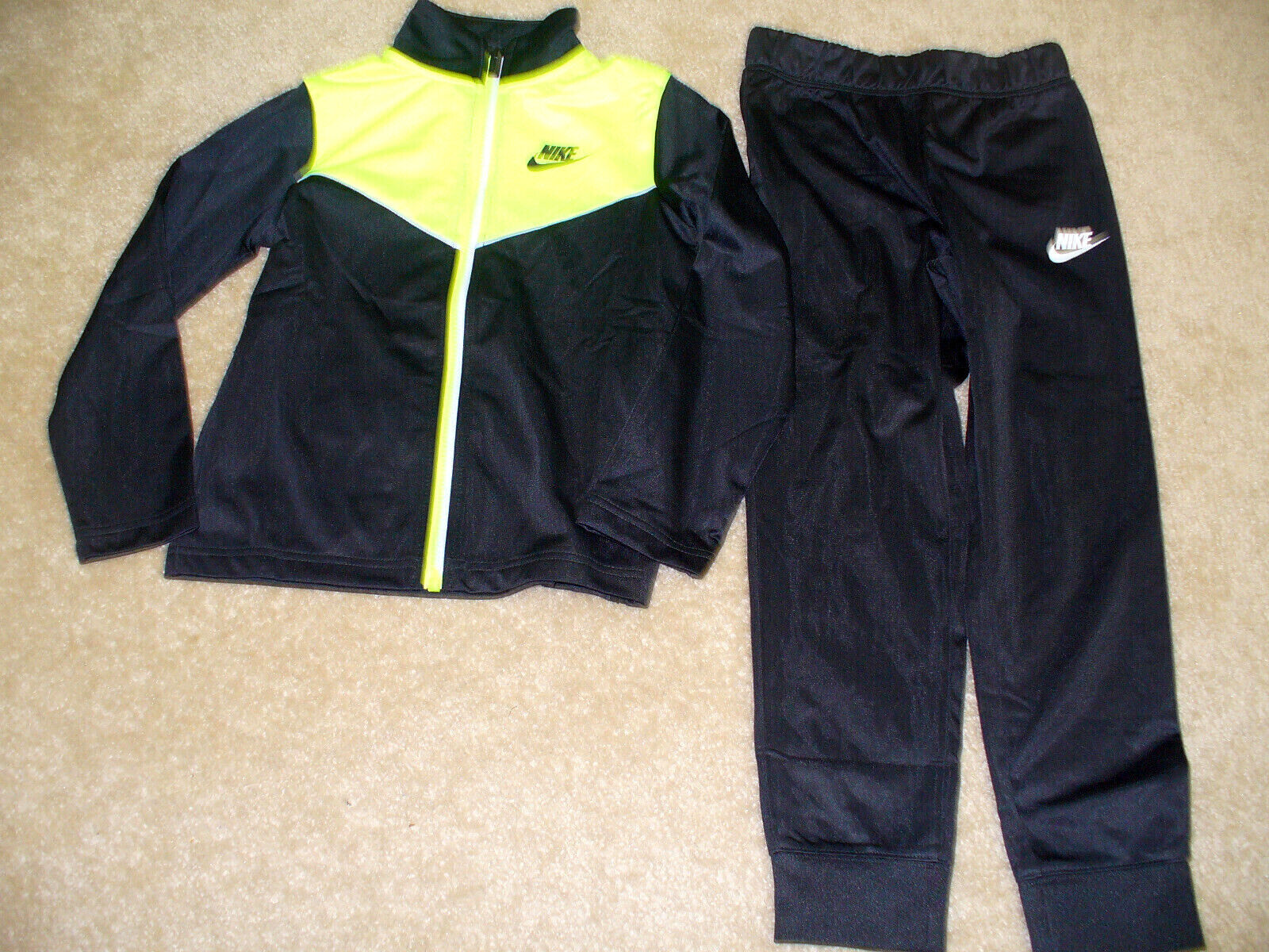 Nike Boys Size 7 Black/yellow Tracksuit Set
